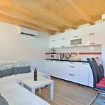 Zivan 1739 아파트 메덜린